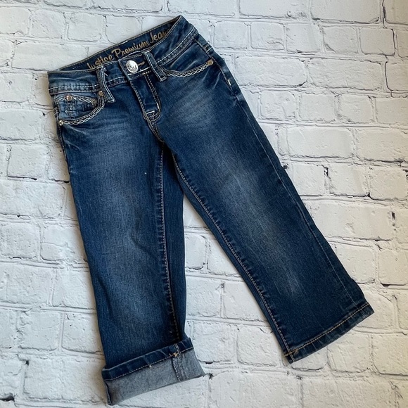 Justice Jean Capris - Picture 2 of 7